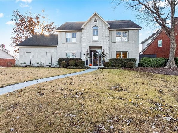 2933 N Hampton Dr, Tuscaloosa, AL 35406