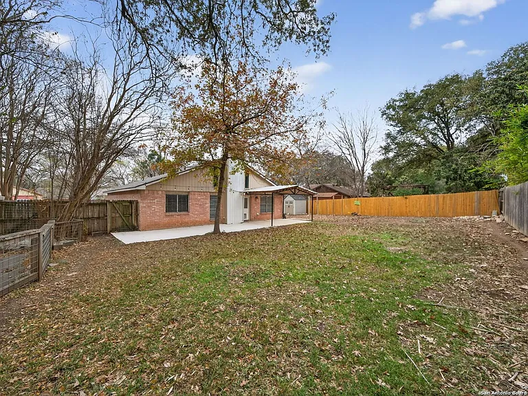 2415 Moss Ter — Photo 27