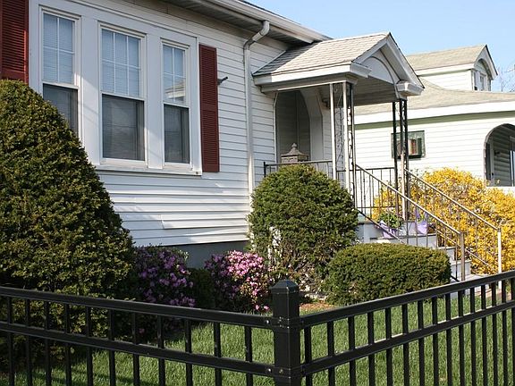 2nd image of 334 Sea St