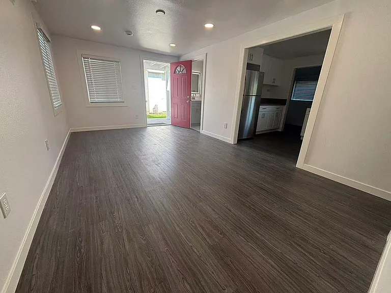 615 1/2 S Marguerita Ave — Photo 11