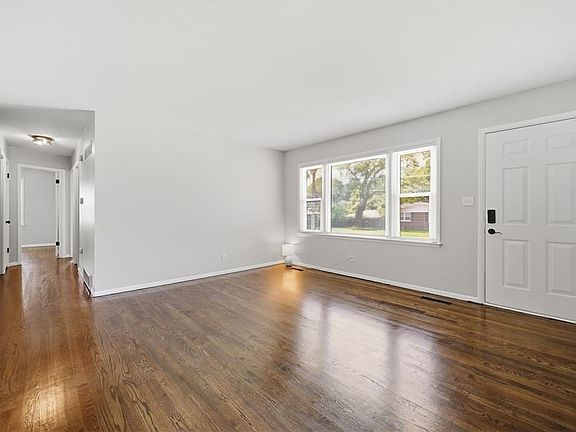 5th image of 6807 N Brookside Rd