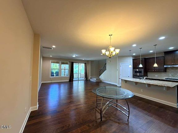 4th image of 305 Alamosa Pl
