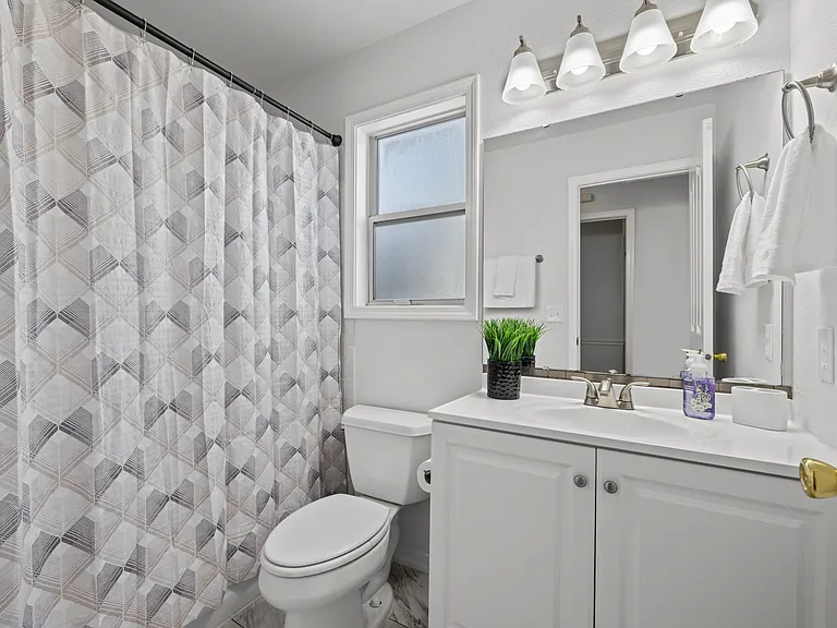 1528 E Falconrim Ct — Photo 59