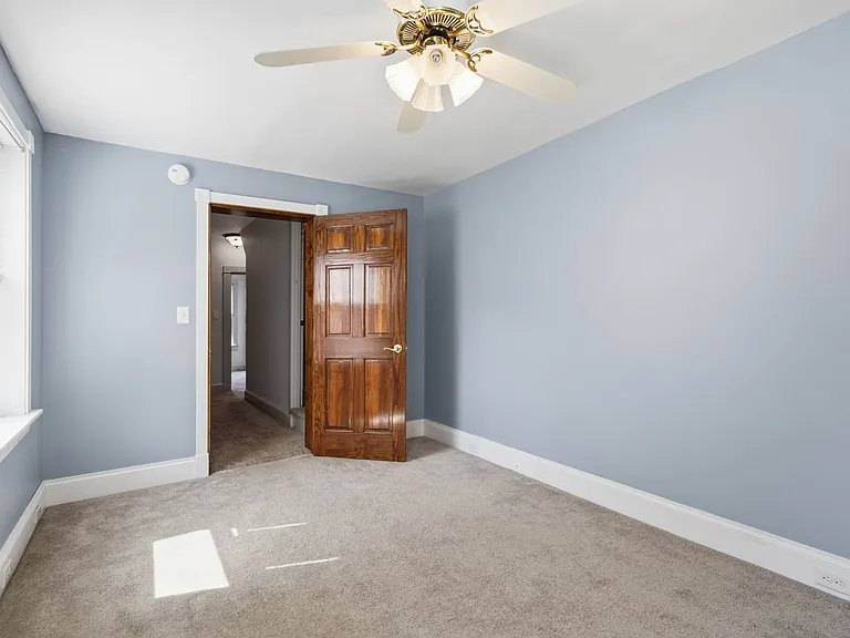 339 E Chestnut St — Photo 15