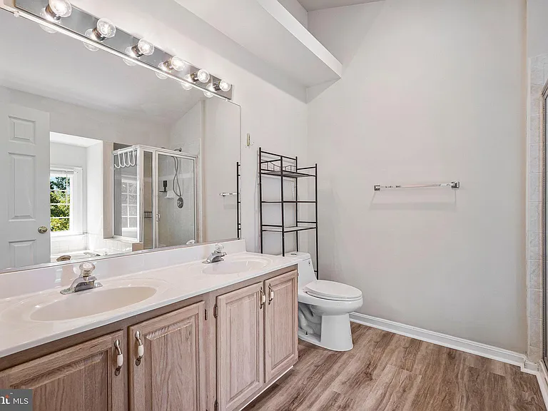 7059 Kings Manor Dr — Photo 12