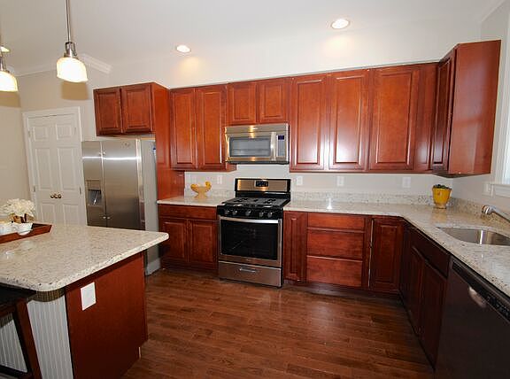 5th image of 709 Shelton Ave