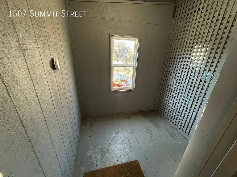 1507 Summit St — Photo 21