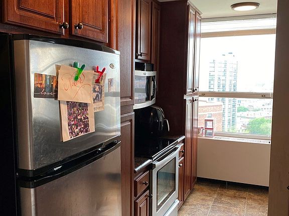 4th image of 2626 N Lakeview Ave APT 1612