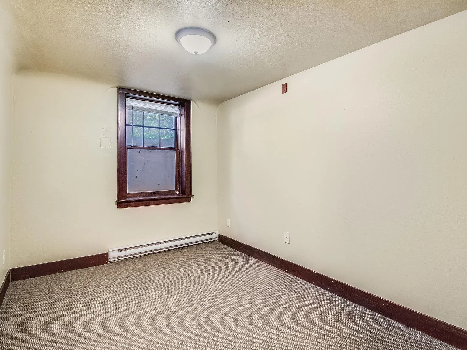 427 Grove St — Photo 4