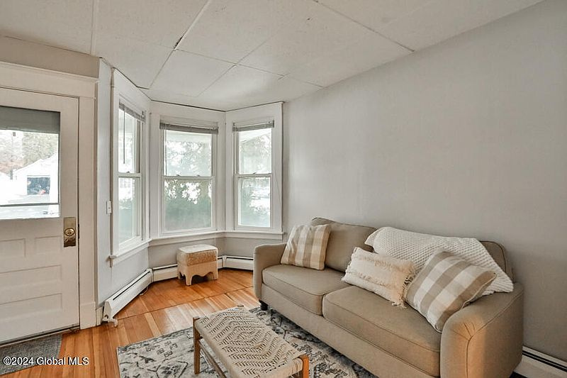 4th image of 106 Arcadia Avenue