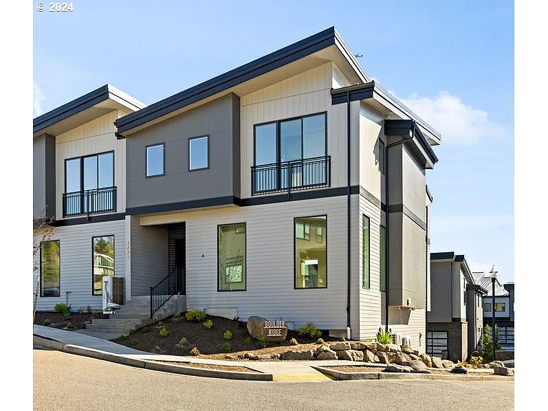 4745 SE Ascension Dr #11 photo 1