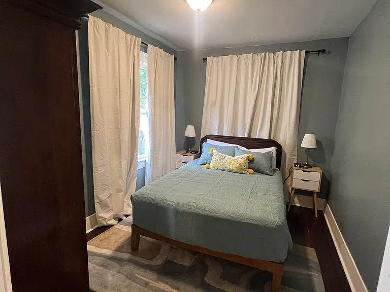 Bedroom 3: queen bed