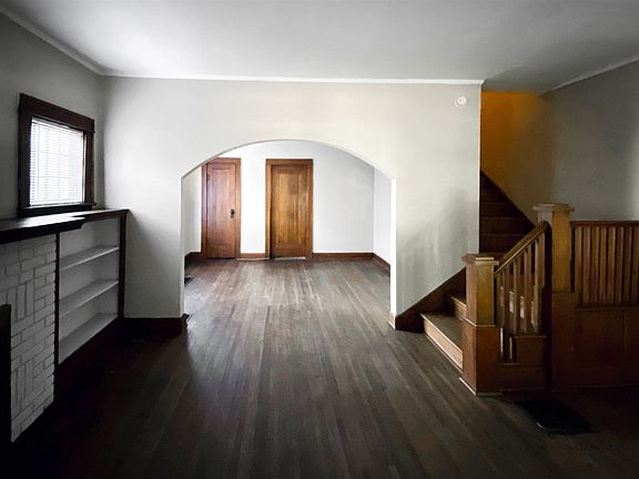 3rd image of 814 N Washington St
