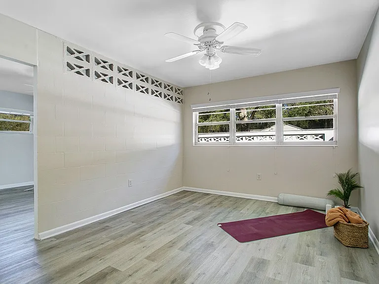 1820 NW 10th St — Photo 10