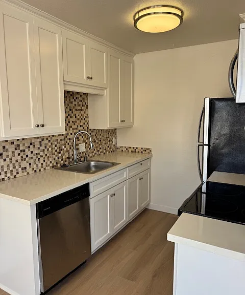5763 Mission St #3 — Photo 1