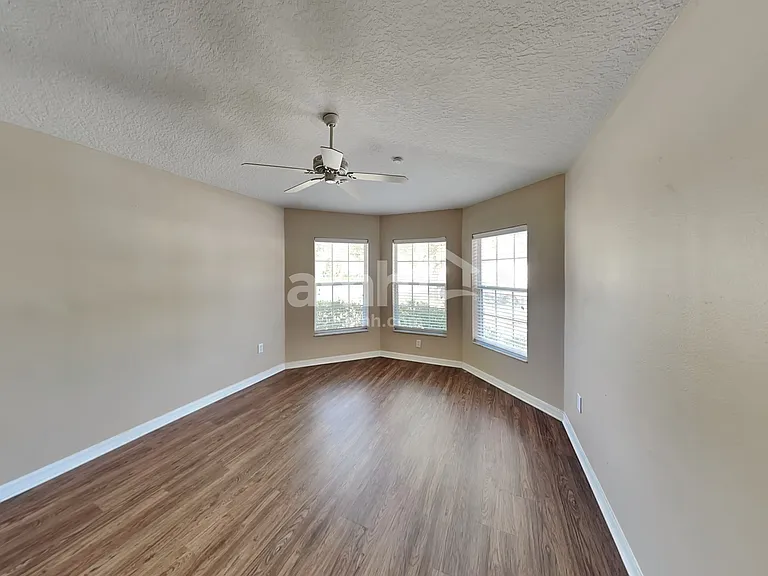 2305 Lawrence Hall St — Photo 13