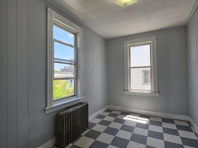 96 Brown Pl #A — Photo 8