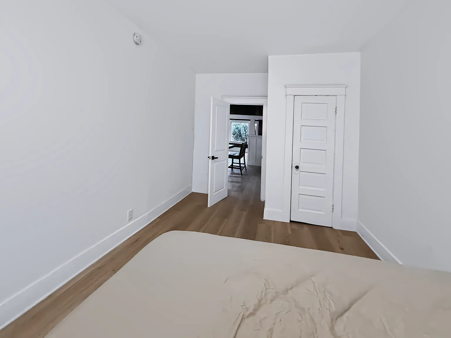 1 bed, 800 sqft, $2,400 — Photo 3