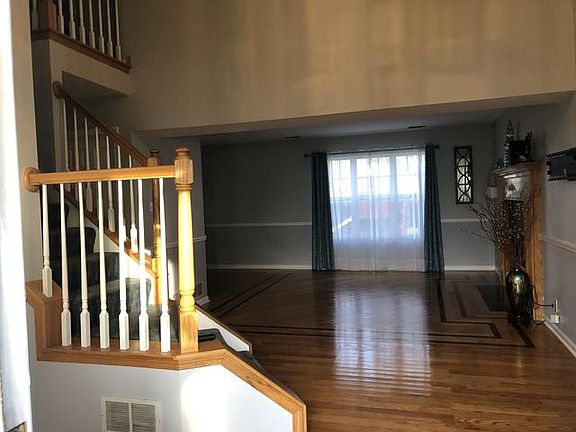 4th image of 10007 Merton Ave