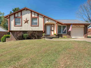 901 Forest Glen Dr, Evansville, IN 47712