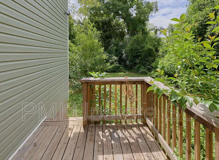 249 E Hampton Ave — Photo 16