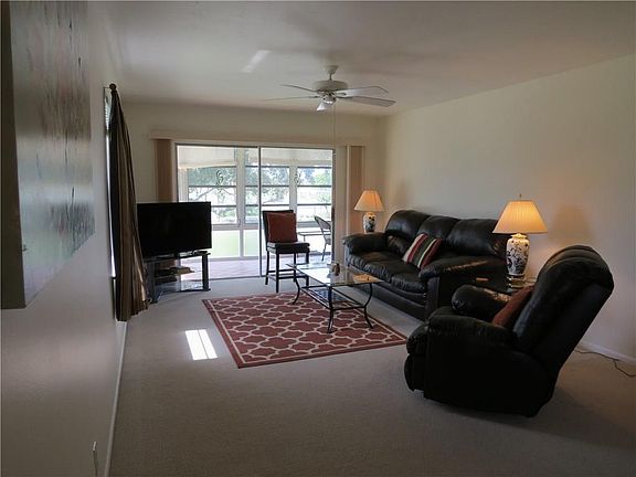 4th image of 22 Pine Arbor Ln