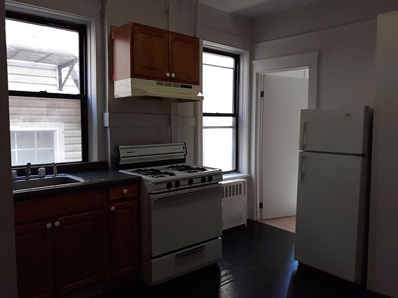 3rd image of 13 Washington Ave