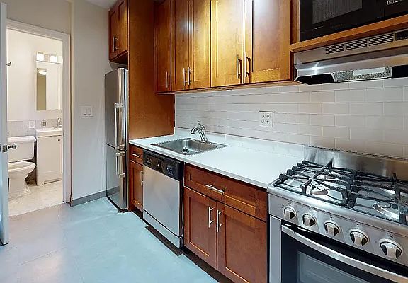 3rd image of 217 E 84th St APT 1A