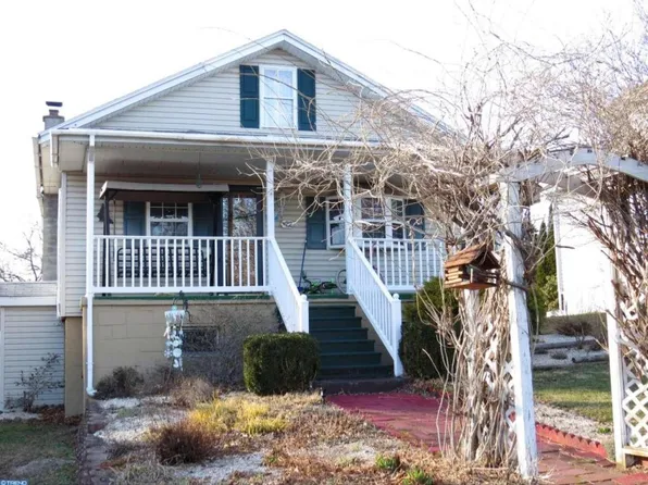 22 Wood St, Tremont, PA 17981