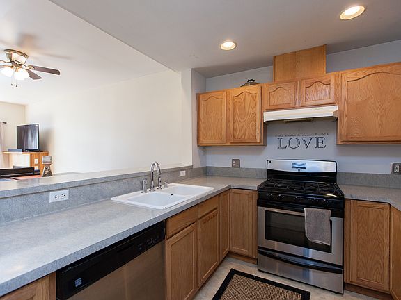 3rd image of 418 17th St SE Unit 14A