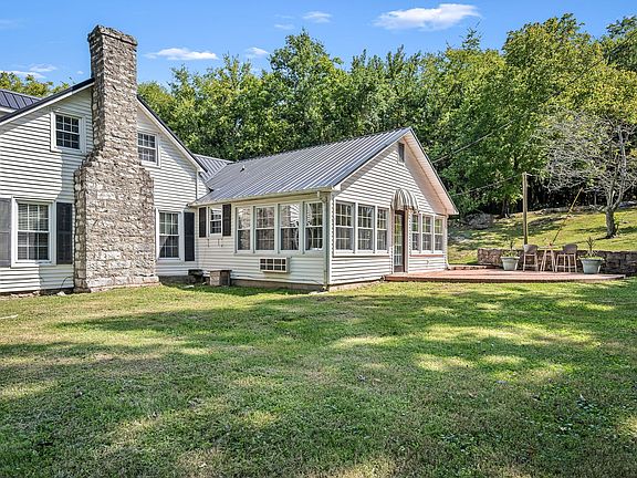 3rd image of 420 Beechwood Rd