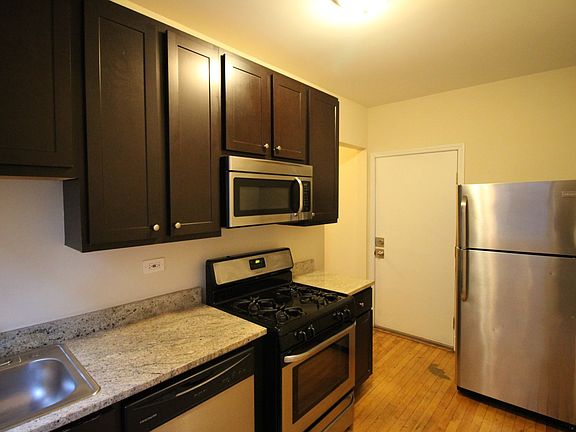 4th image of 2318 W Granville Ave #1