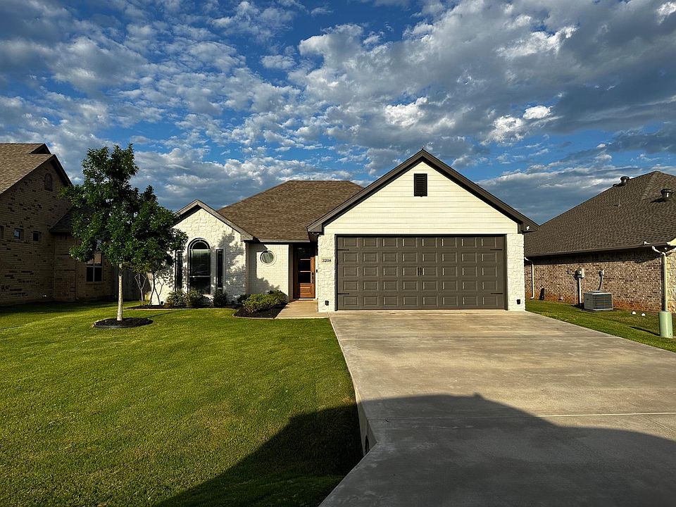 1st image of 3208 McCoy Ln