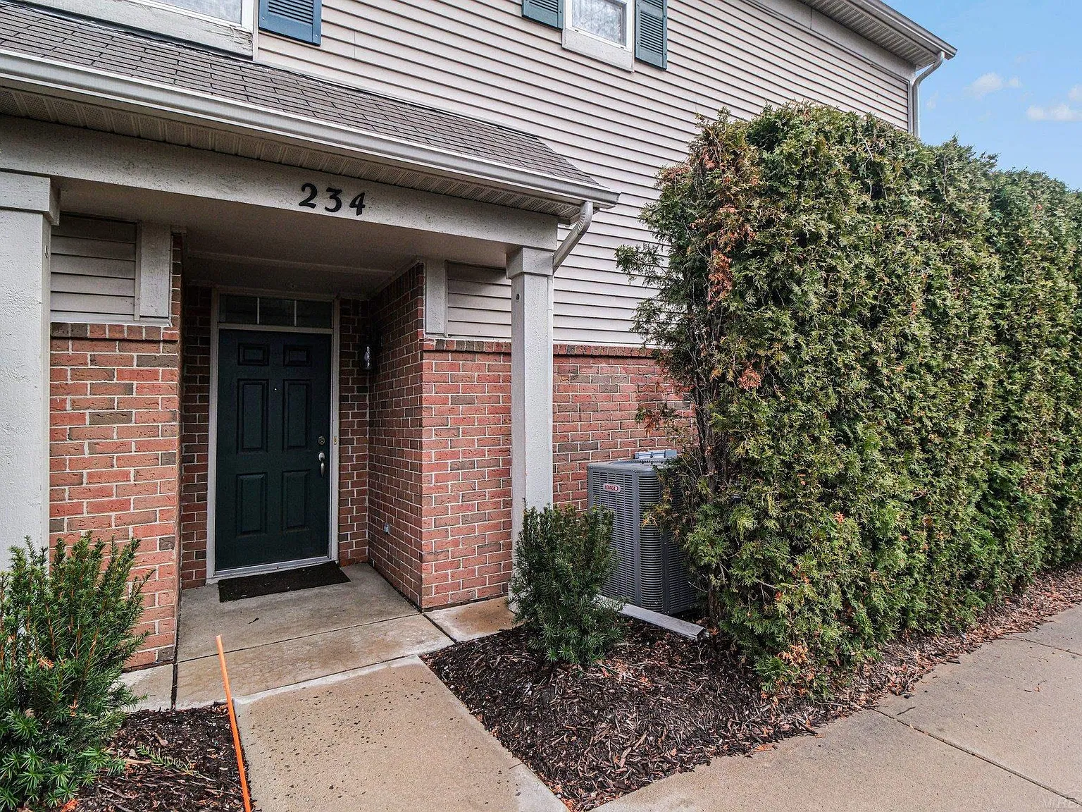 2 bed, 2.0 bath, 1274 sqft, $1,750 — Photo 1