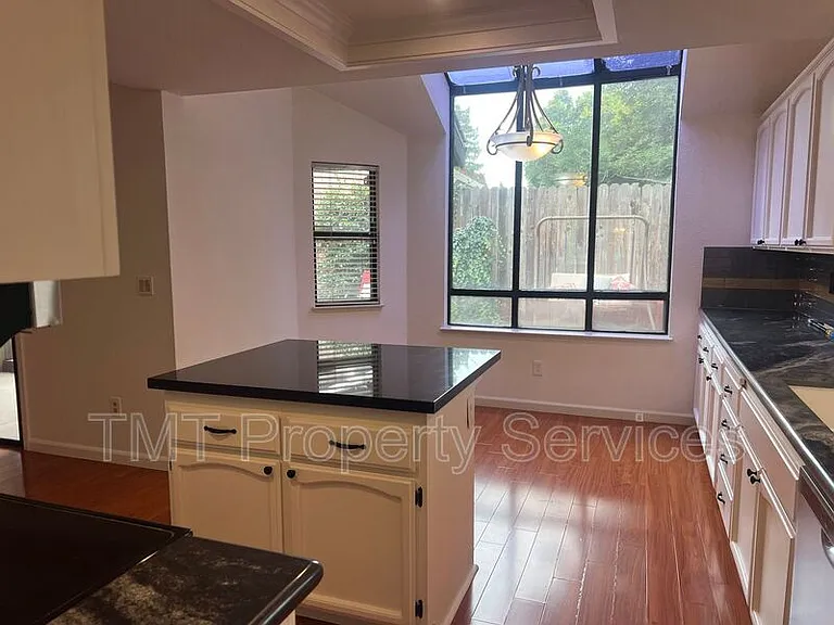 7761 Robert Way — Photo 3