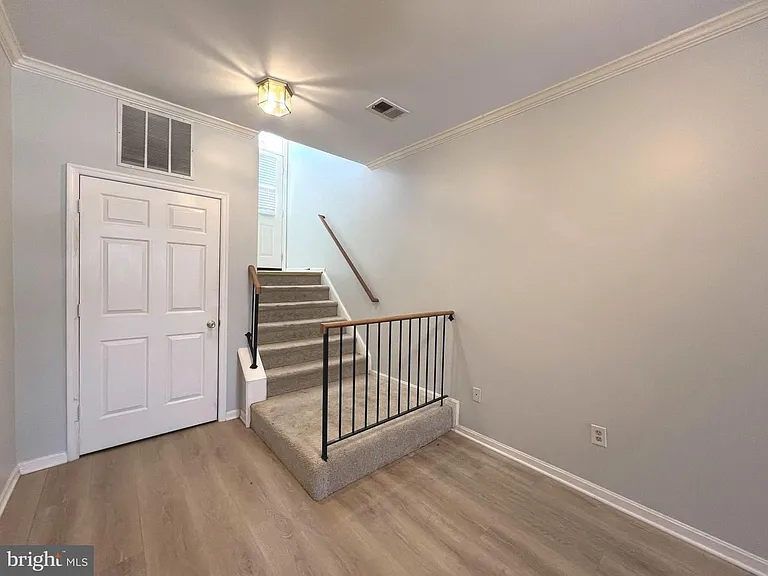 1439 Nestlewood Ct — Photo 5