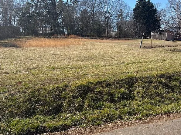 107 Simpson St, Liberty, SC 29657