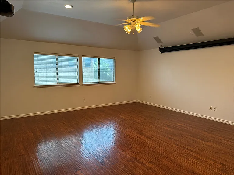 Huge upstairs game room!