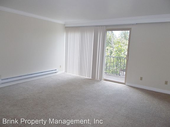 5th image of 11112 NE 68th St APT 323