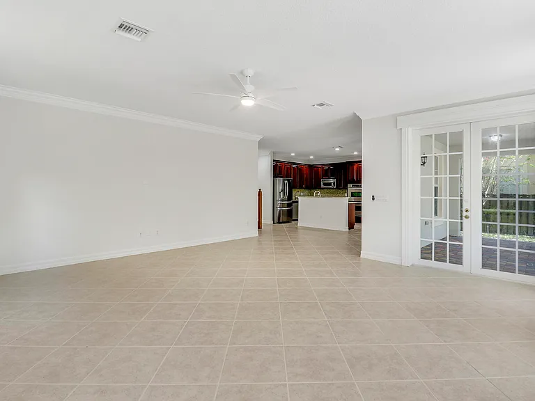 112 Dunmore Dr — Photo 16