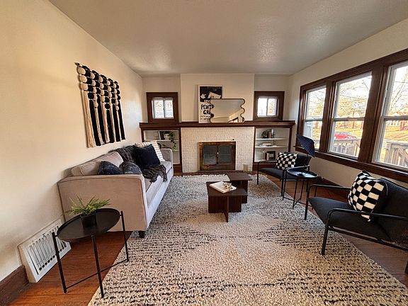 3rd image of 1618 Beaver Ave