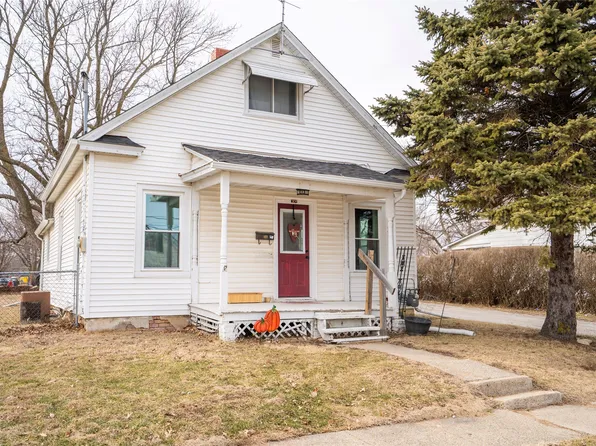 309 E 10th St S, Newton, IA 50208