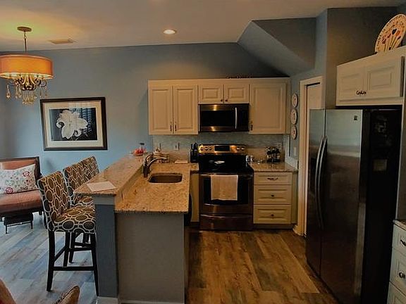 5th image of 743 Vallance Way NE