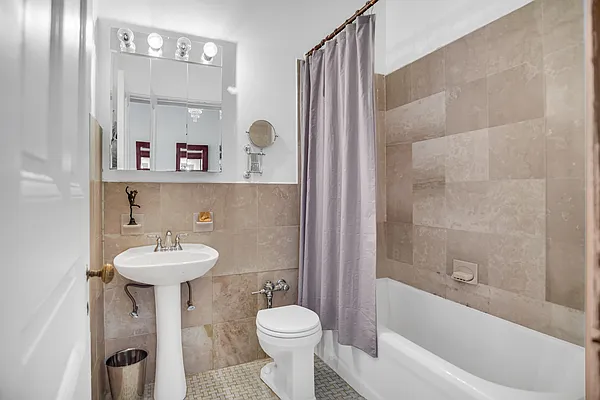 Rented by Compass | media 7