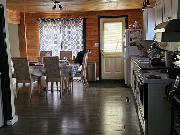 4th image of 877 Marion Ave #1
