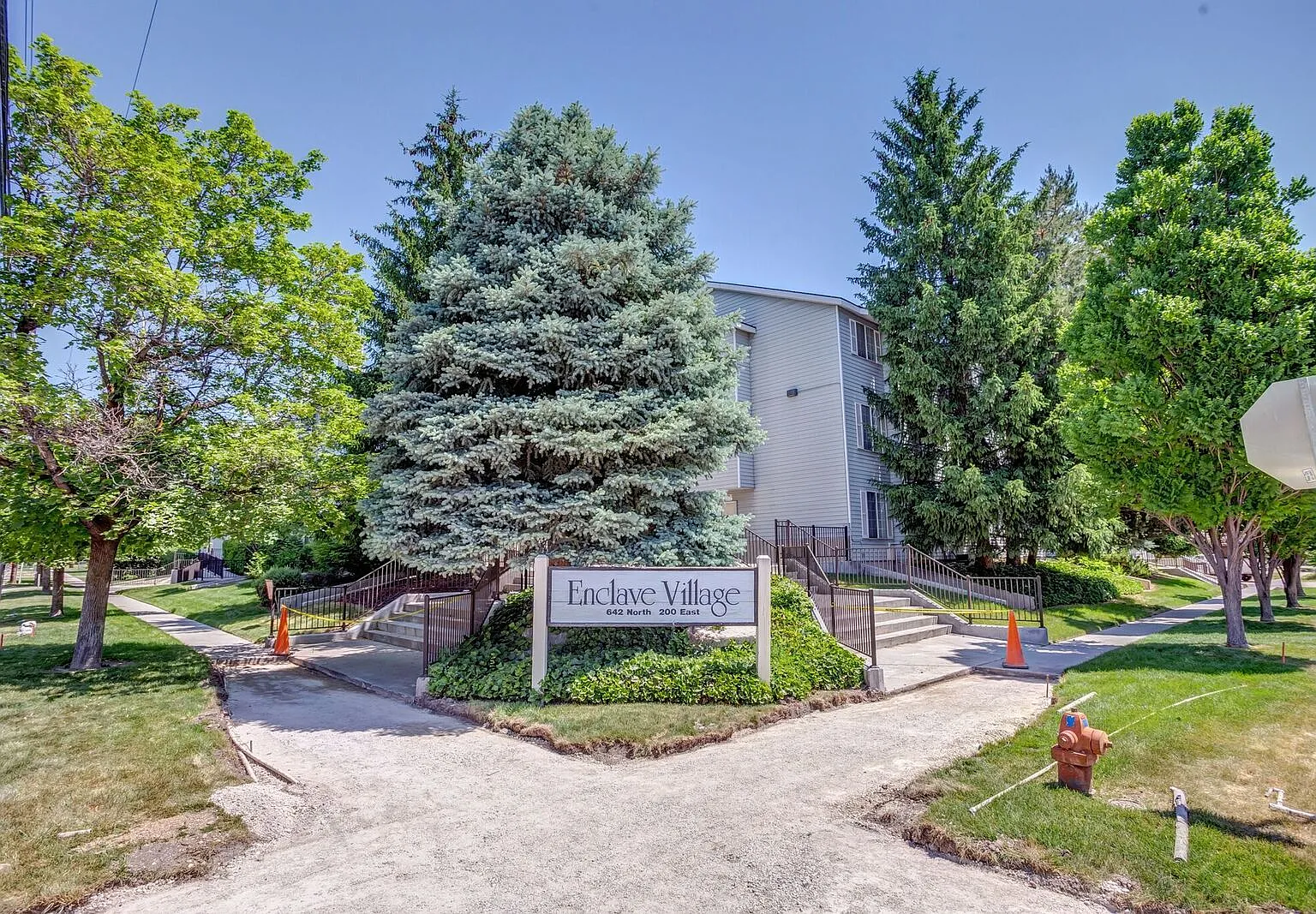 4 bed, 1228 sqft, $599 — Photo 1