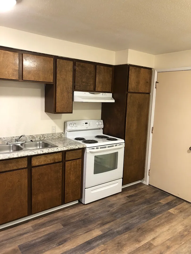 Ren-Hawthorne Apartments — Photo 2