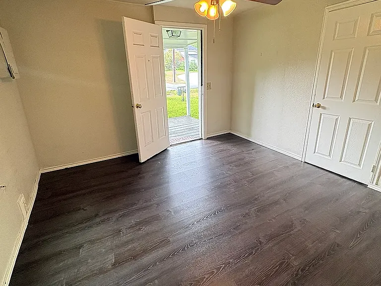 313 N Flat St — Photo 13