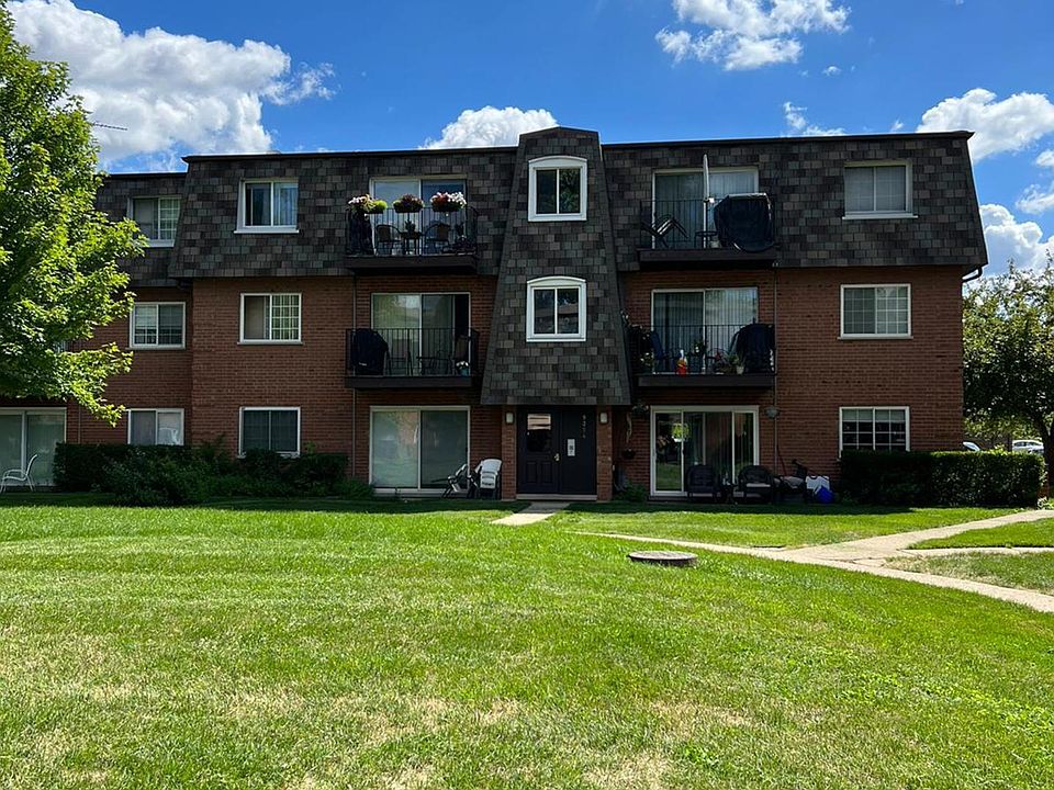 1st image of 9354 Bay Colony Dr APT 1N