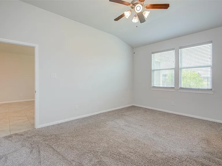 2425 Temple Crag Dr — Photo 22